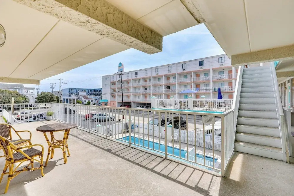 Wildwood Condo w/ Community Pool: Walk to Beach!