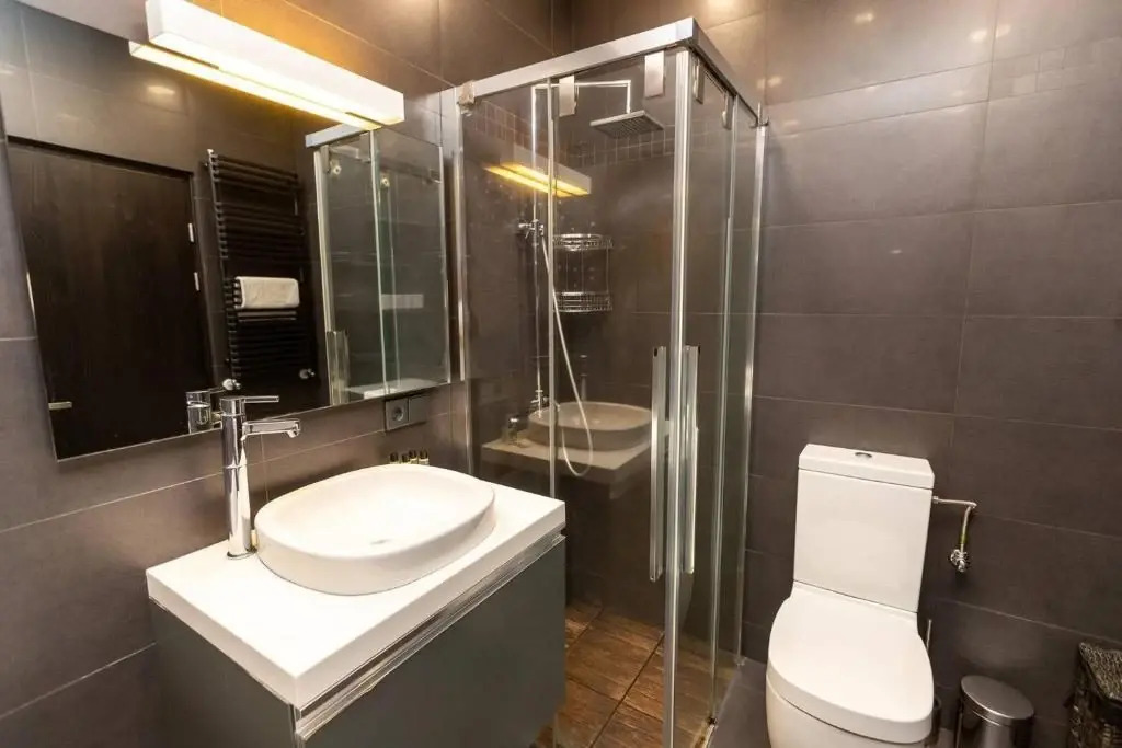 -30  NEW 2 BR Super Spacious Apt w/Terrace+views