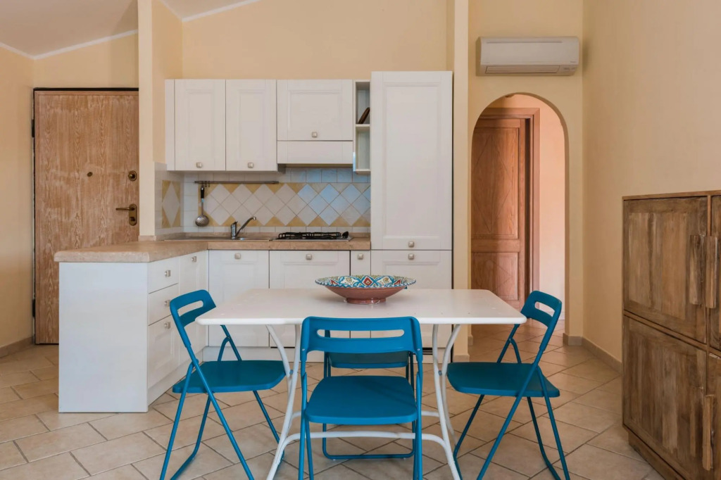 The apartment has 2 bedrooms , 2 bathrooms, lounge with sofa bed, equipped kitchen with also dishwas-PERLACEA 33