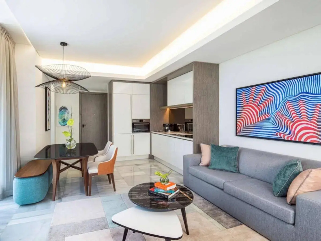 Th8 Palm Dubai Beach Resort, Vignette Collection by IHG