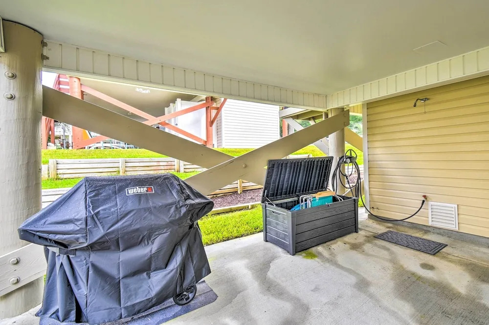 Updated Myrtle Beach Cottage w/ Shared Pool!