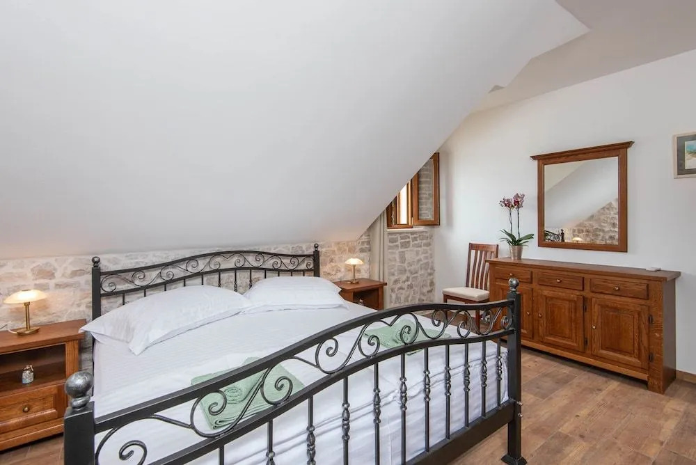 Villa Loviste Paradise