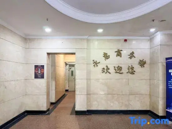 Cuan yue Space Youth Hostel (Laoximen Subway Station Branch)