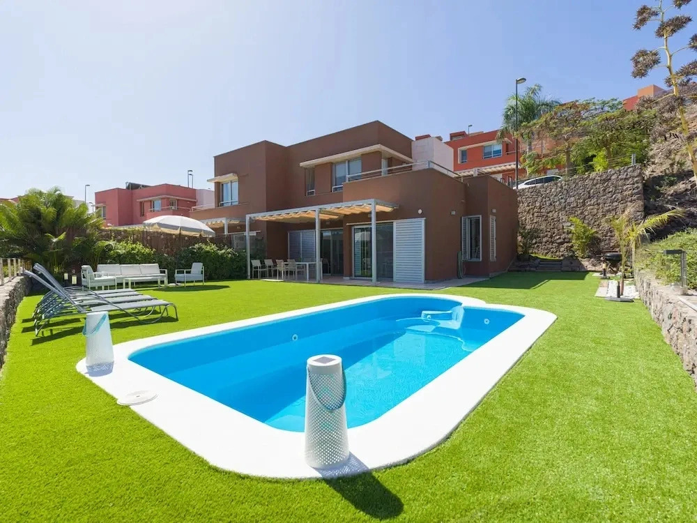 Chalet in Salobre With Private Heated Pool