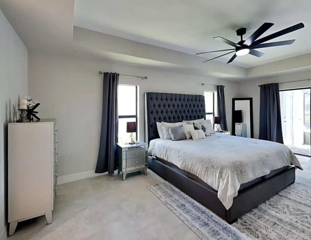 CoralVilla Calm Waters - pool & spa, cozy, on water, BBQ grill