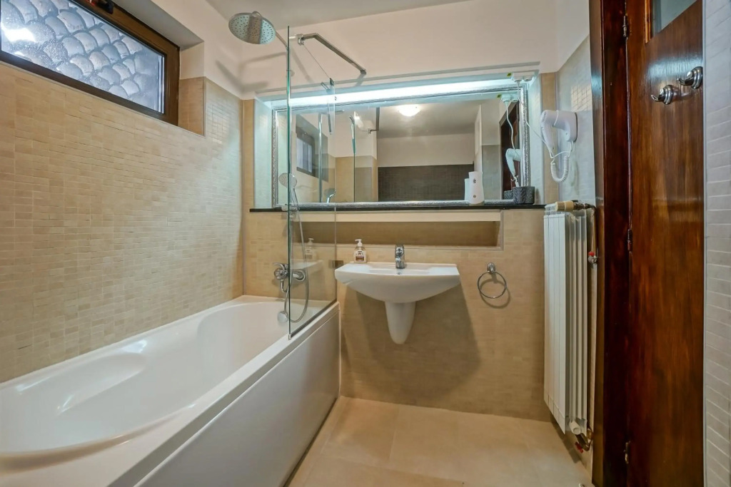 Lovely - 3 Bdr. Serviced Apartment In Old Town