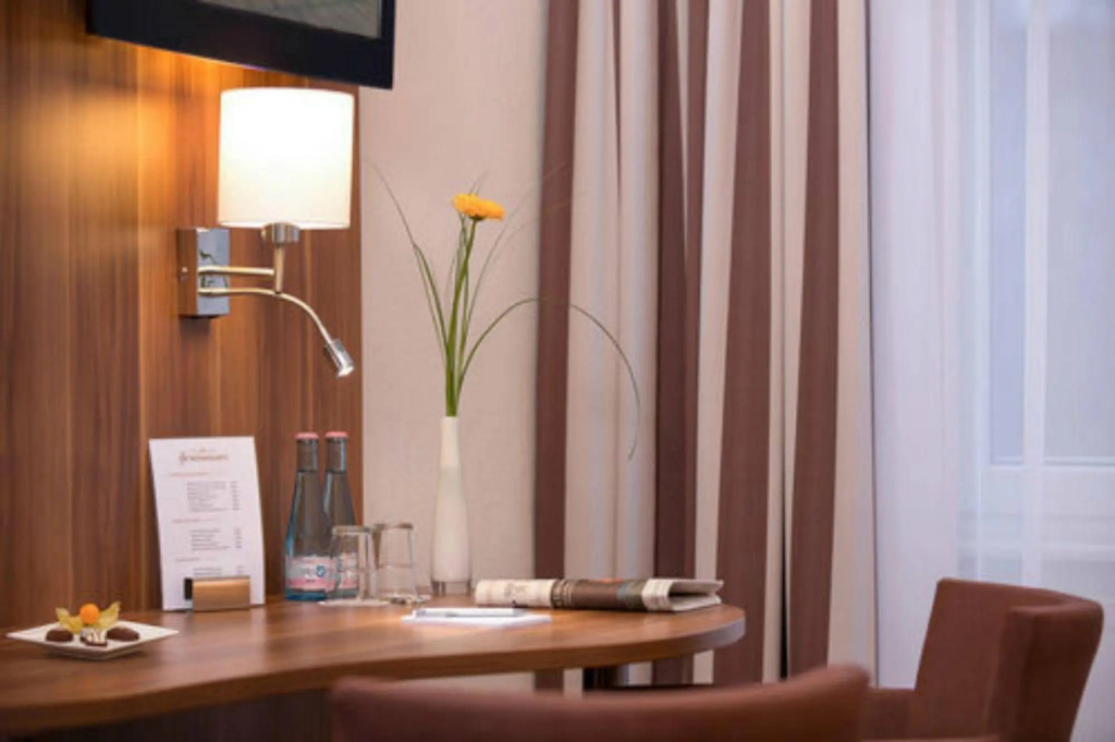 Gold Hotel