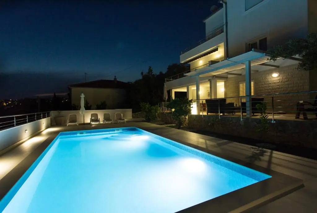 Charming modern house with the new swimming pool - apartment Maya 2