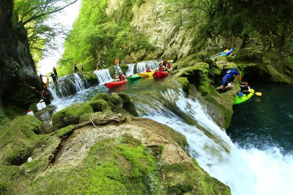 Falling Lakes Hostel