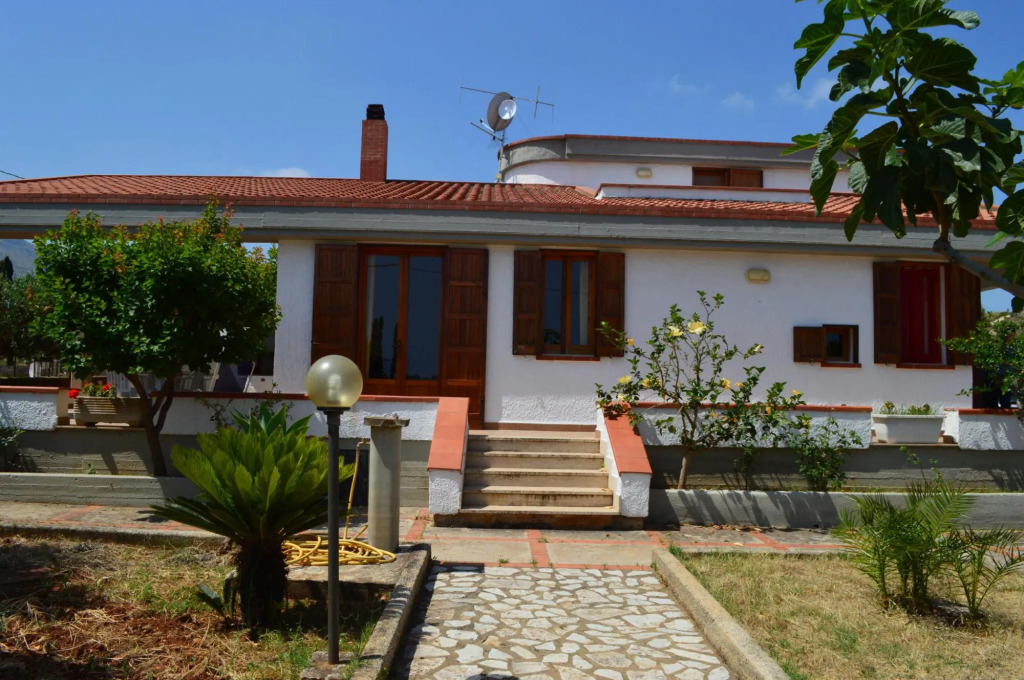 Sc017 Villa Valenti a Pochi Metri dal Mare