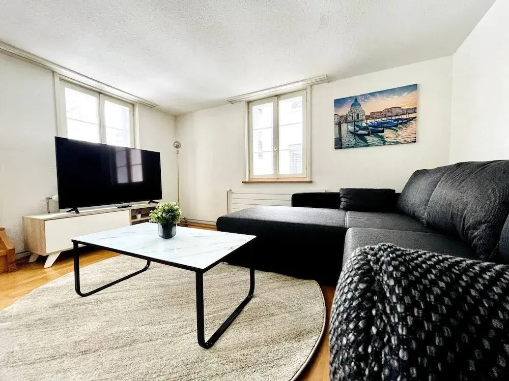 Beautiful Old Building Apartment In The Center