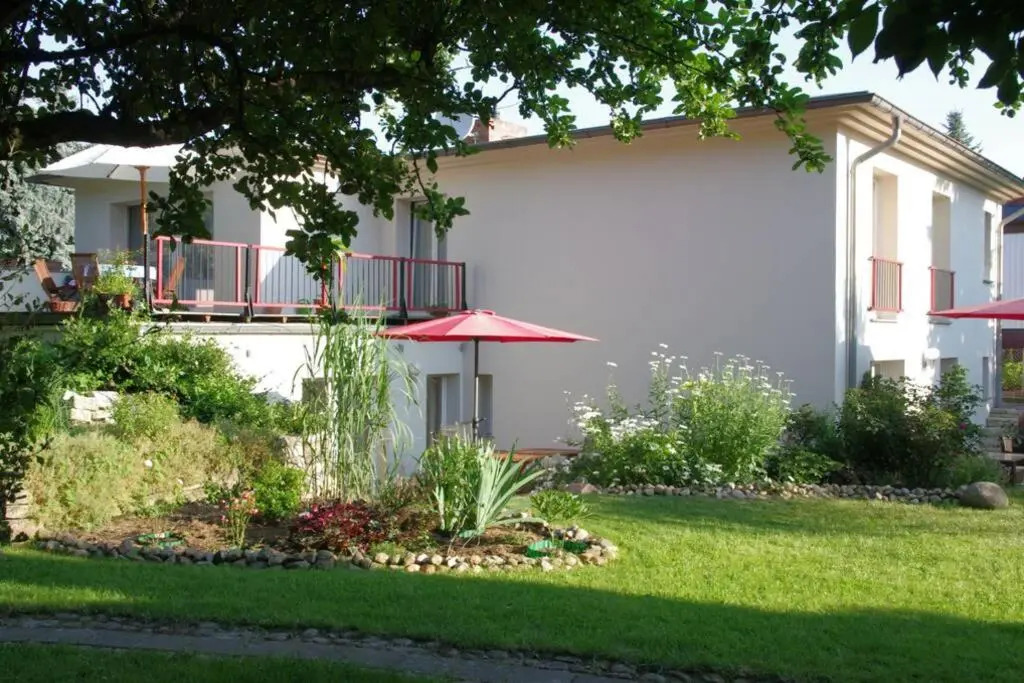Schöne Ferienwohnung mit großem Garten und Terrasse, #3