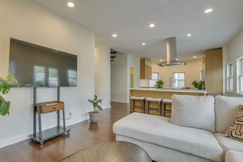 Steps to Lake & Beach! Multi-level Oakland Haven