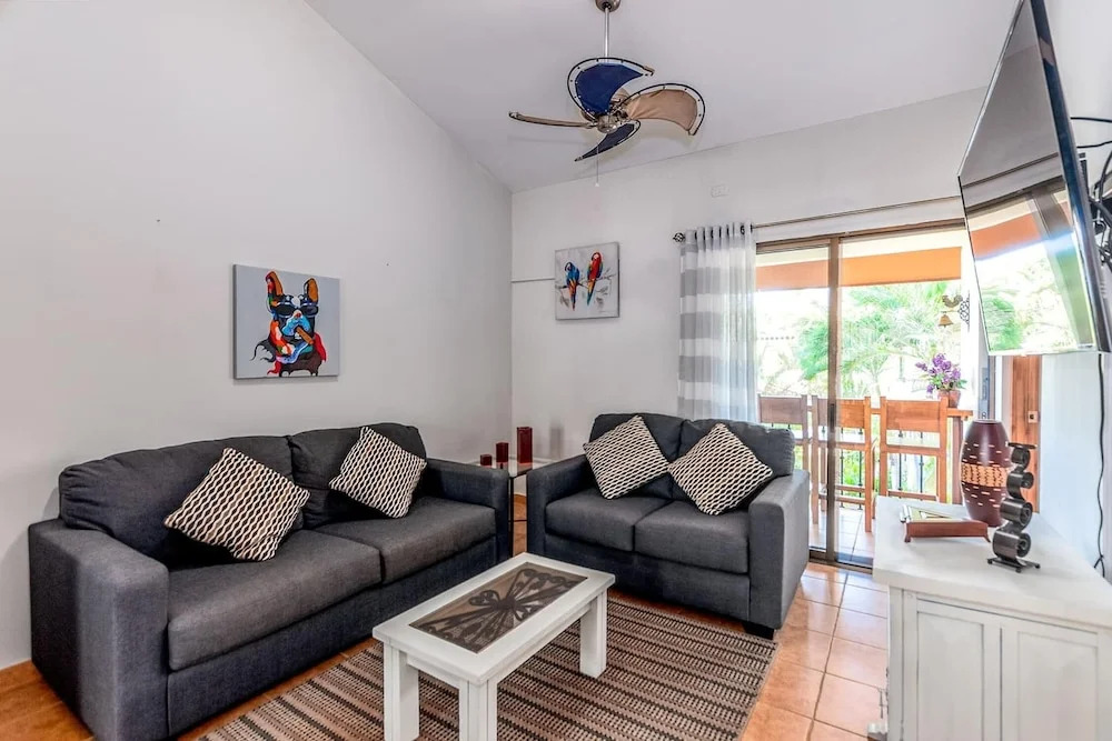 Bromelia 6 - 2 BR Condo Just 2 Blocks From Beach and Town