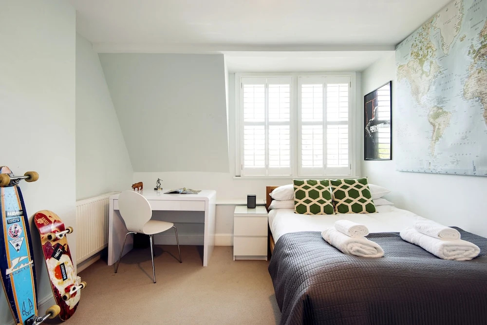 Enchanting Southfields Home by King George's Park