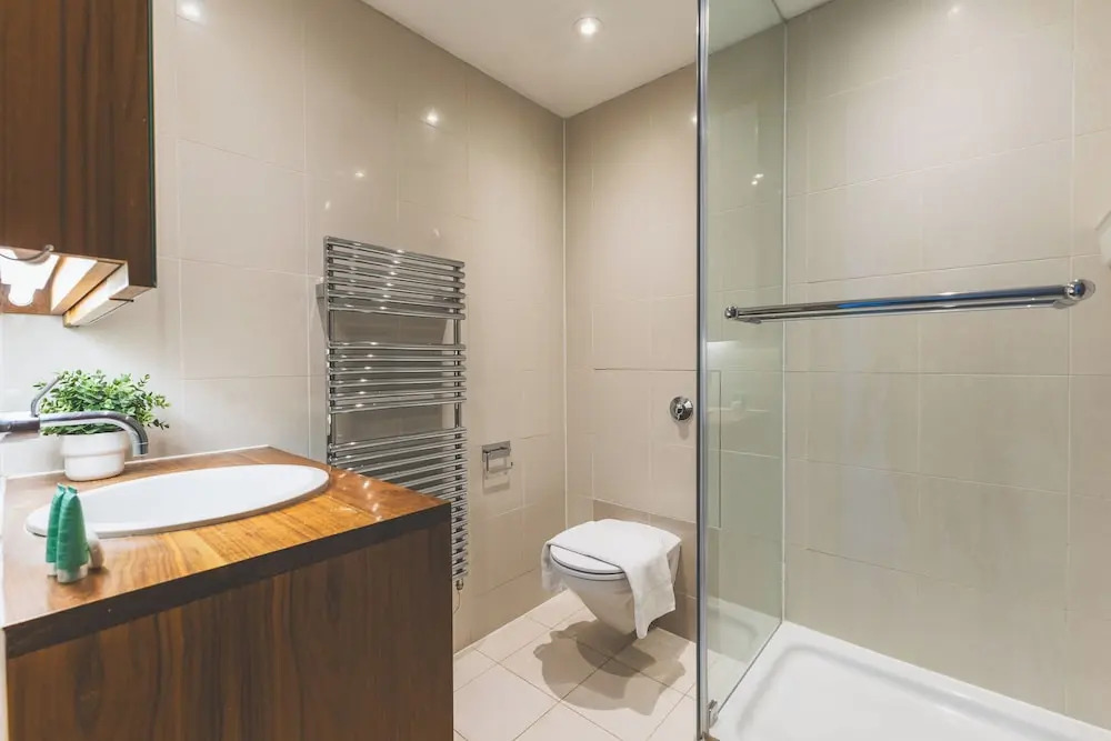 Spacious 3 Bedroom Flat in Kensington