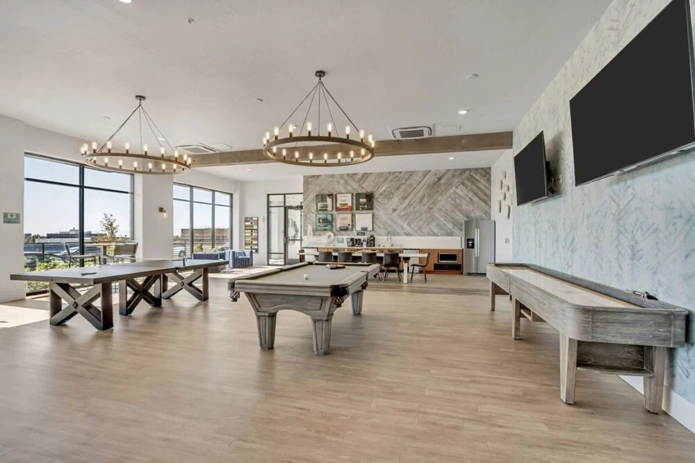 Family Friendly - 4th Story w Elevator - King Beds