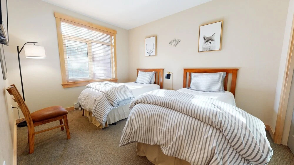 Sunstone 214 Updated Ski-In Ski-Out Condo with Great Complex Amenities by RedAwning
