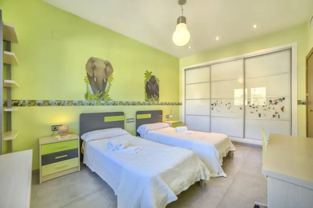 Villa - 5 Bedrooms with Pool, WiFi and Sea views - 105047