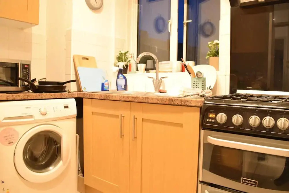 4 Bedroom Apartment in Kilburn With Private Balcony