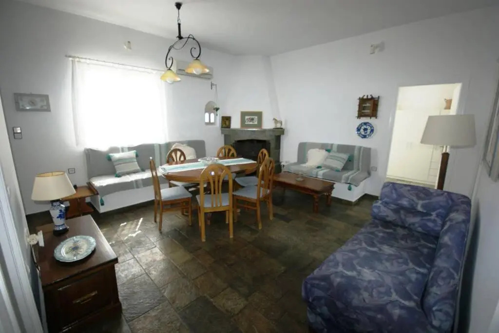Nonas House
