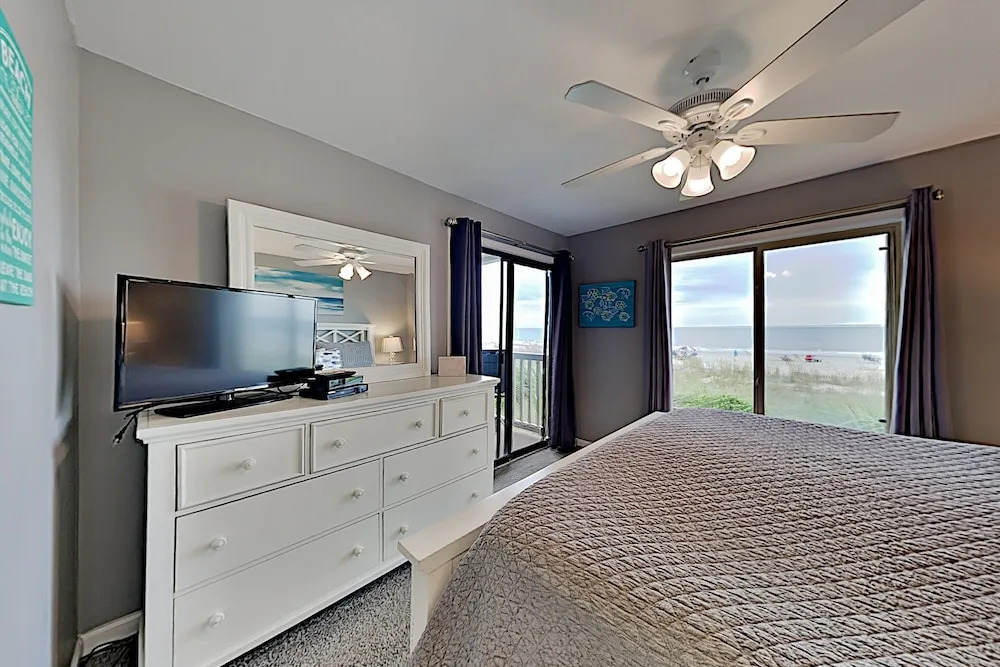 Lovely Surfside Shores Gem: Beach Access & Pool 2 Bedroom Condo