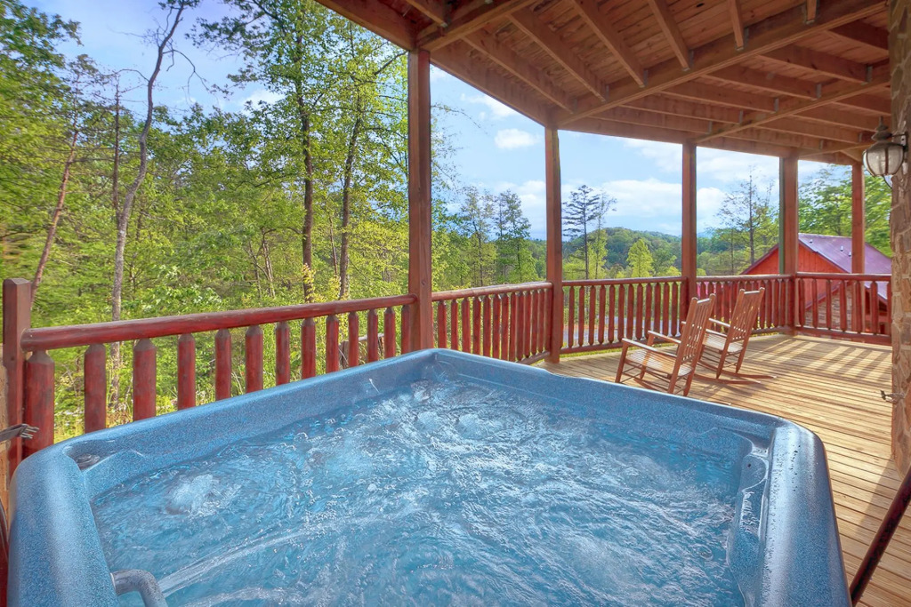 Knotty Nice: Theater Hot Tub Sauna Near Town
