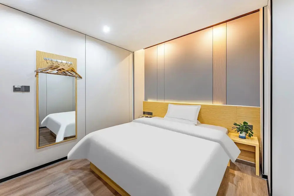Guangzhou Kaiyue Hotel Luoxi Metro Station Branch