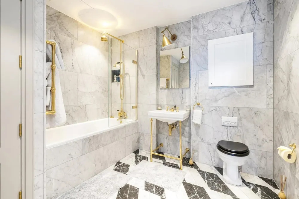 Signature Westminster Apartment