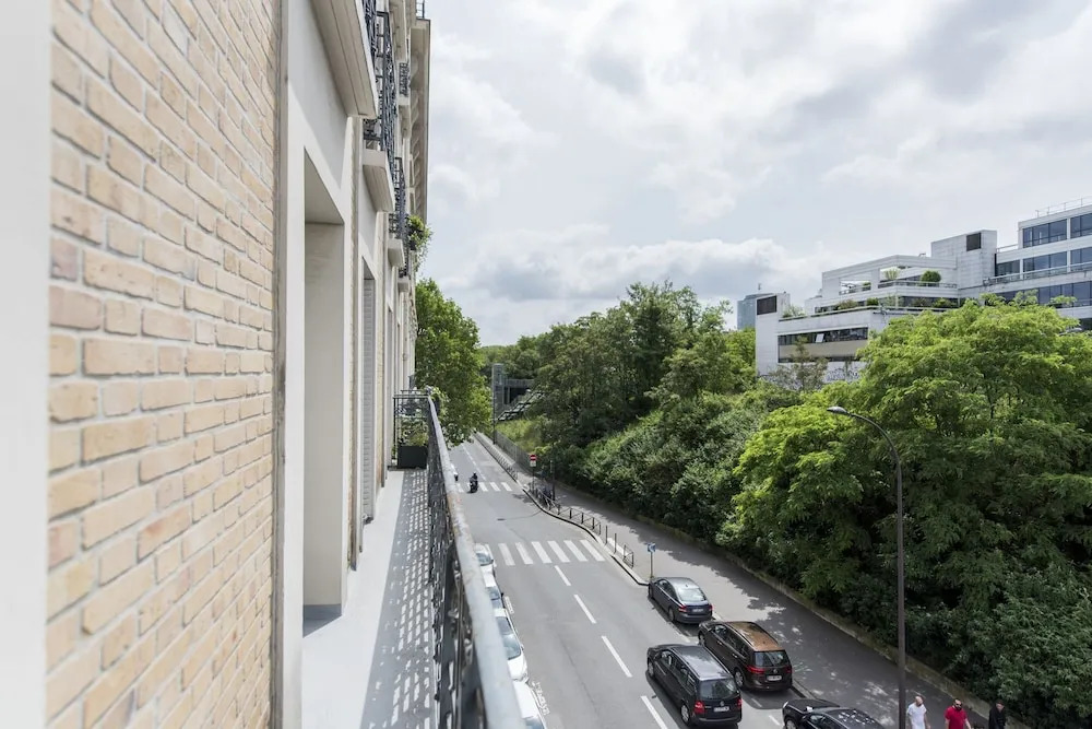 Contemporary in Balard