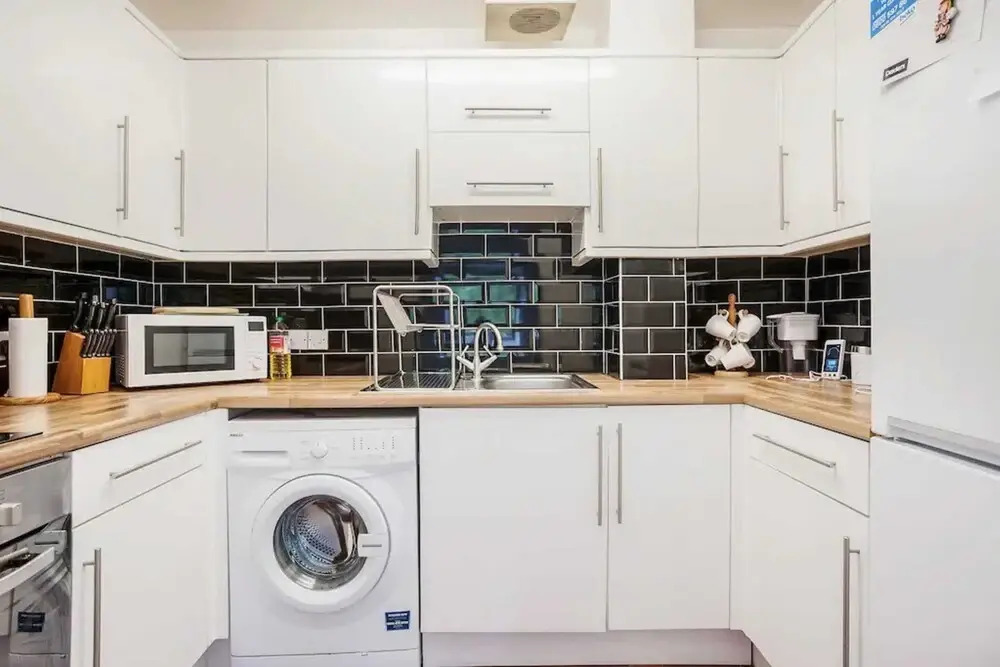 Homely 2 Bedroom House By Canary Wharf