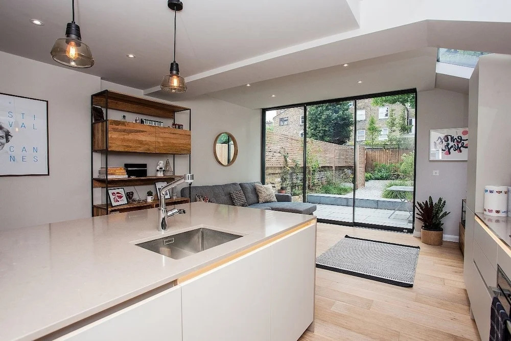 Stunning 2 Bedroom Apartment With Patio