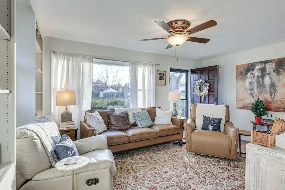 Lovely Lexington Home: 4 Mi to Downtown!