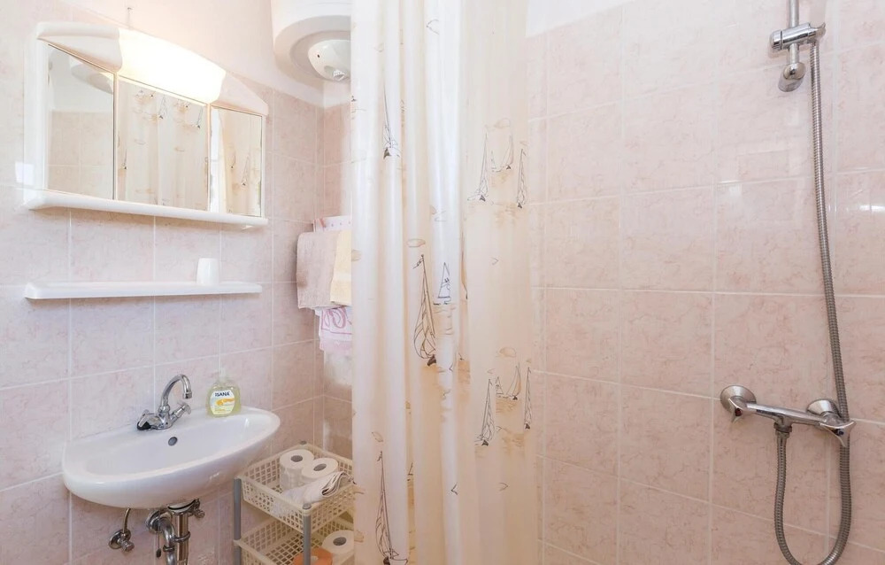 Stunning Home in Podgora w/ Wifi and 1 Bedrooms