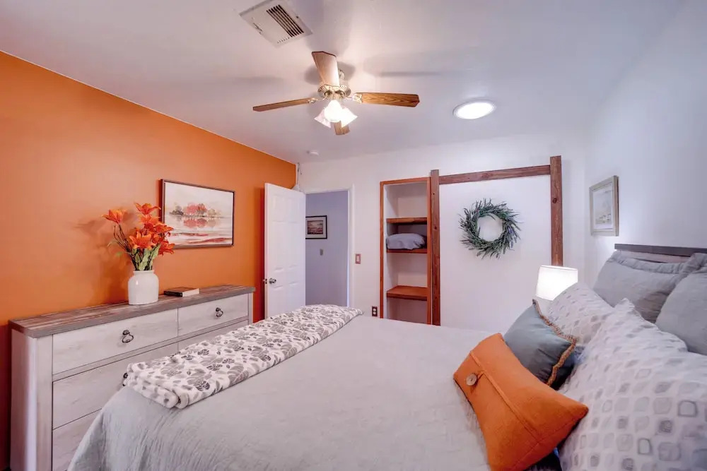 2 Mi to Whiskey Row Tranquil Getaway with Deck