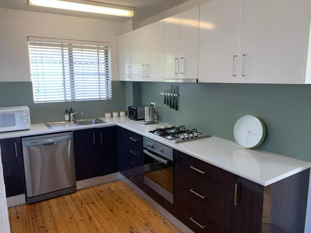 2 Bed Bar Beach Apartment - stroll to beach & cafes, supermarket apartment number 6