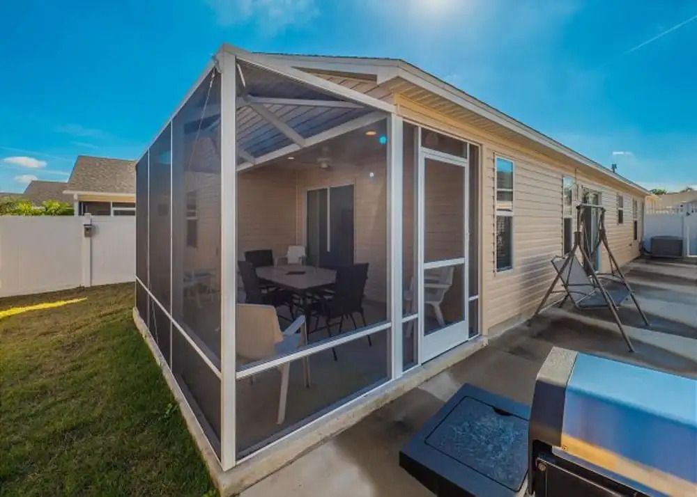 Amber Court 871 by White Pelican VR