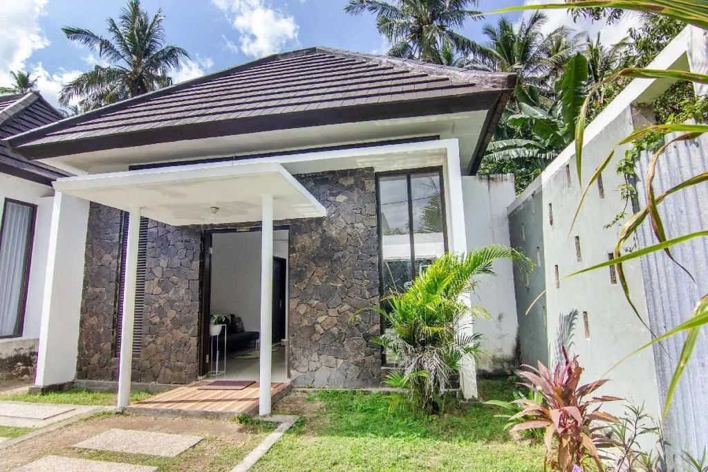 OYO 3796 Senggigi Villas