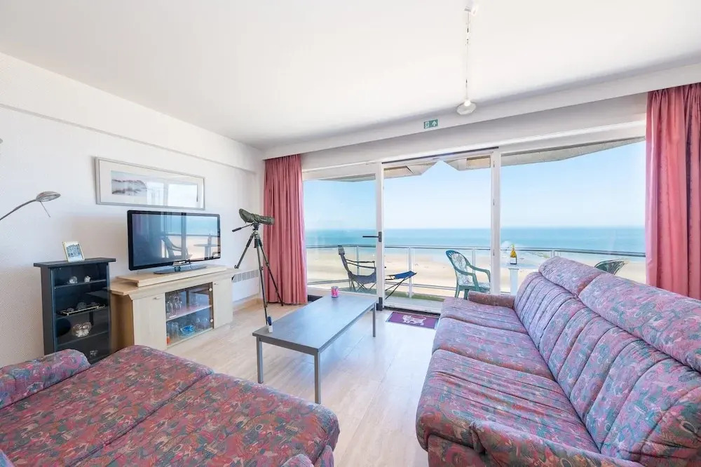 Bright Apartment With sea View
