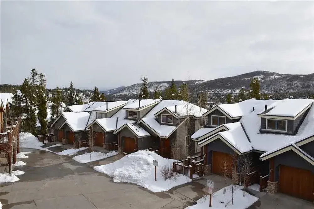Elk Ridge Townhomes Unit 422 by RedAwning