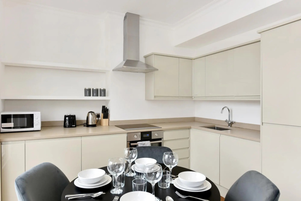 Stunning Sloane Square 2 Bed 2.5 Bath £2.5 million