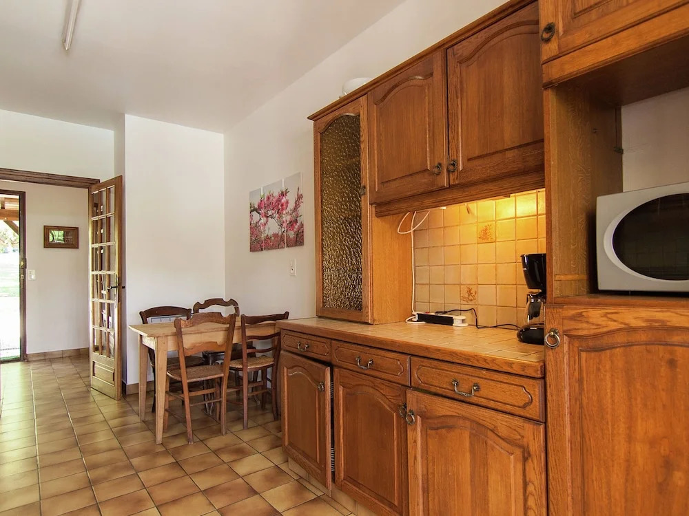 Cottage With Porch, Large Private Pool and Spacious Garden