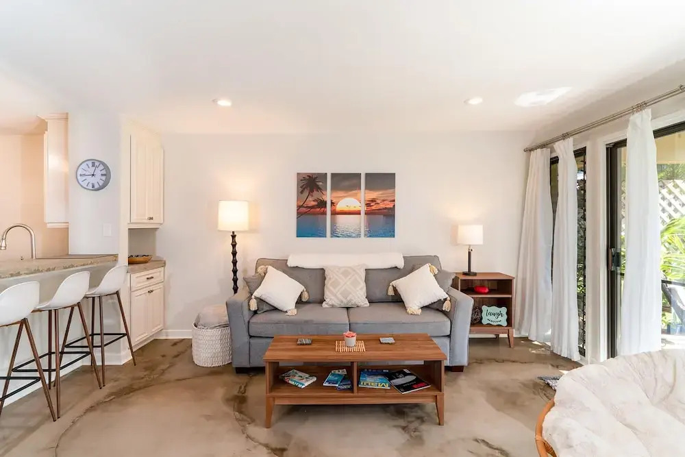 Kihei Garden Estates B-103 - Modern Design, Bright & Clean, Concrete Floors, AC!
