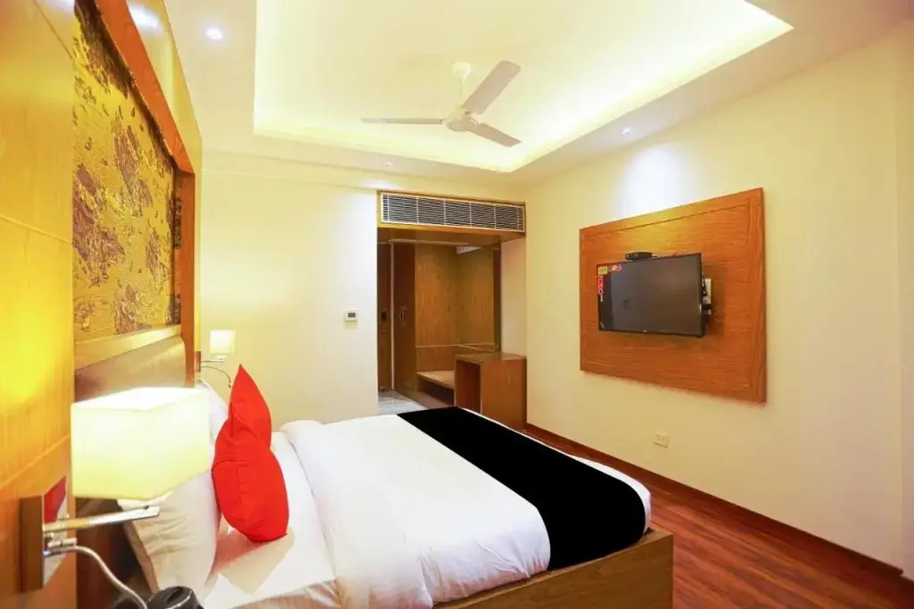 Star Seventeen by OYO Rooms
