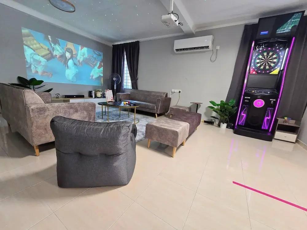 Comfy Tok Sira Home Kuantan 5 BR