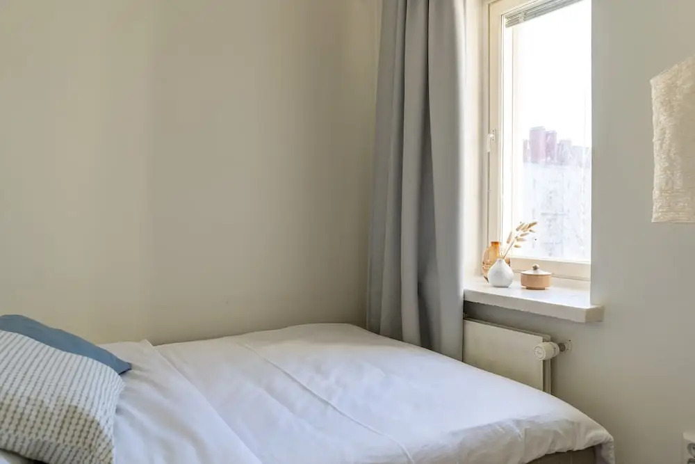 2 Bedroom apartment Steps from the Metro