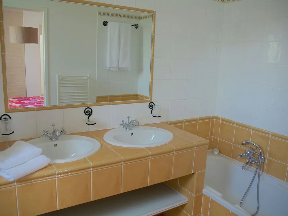 Stylish Villa With Private Pool, Charging Station and air Conditioning in Holiday Park Near Fayence