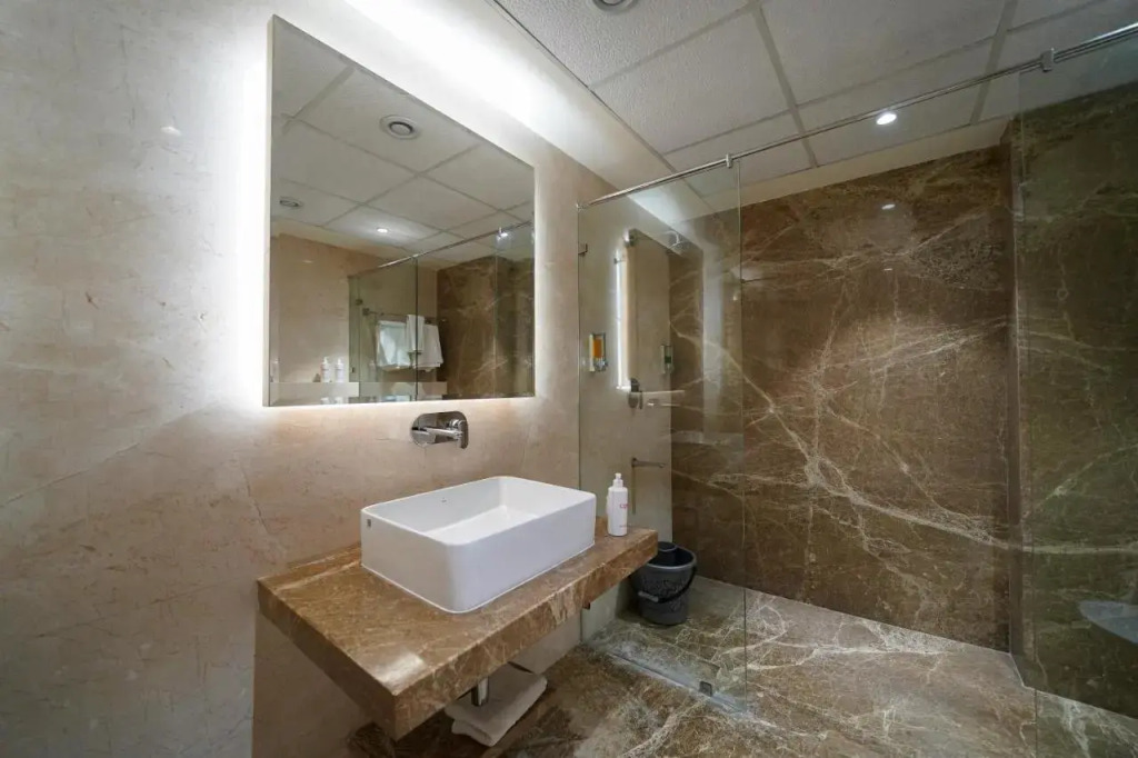 Oriva Tulips Inn and Suites - Nr. Majestic