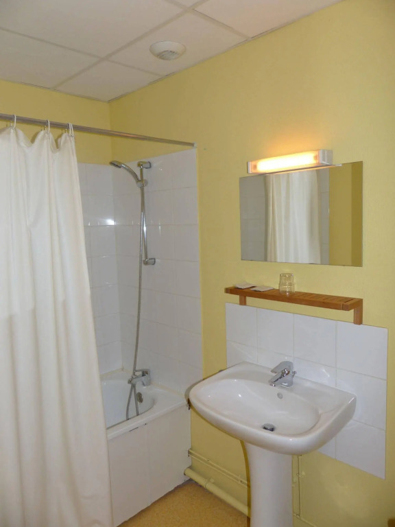 Abc Hotel