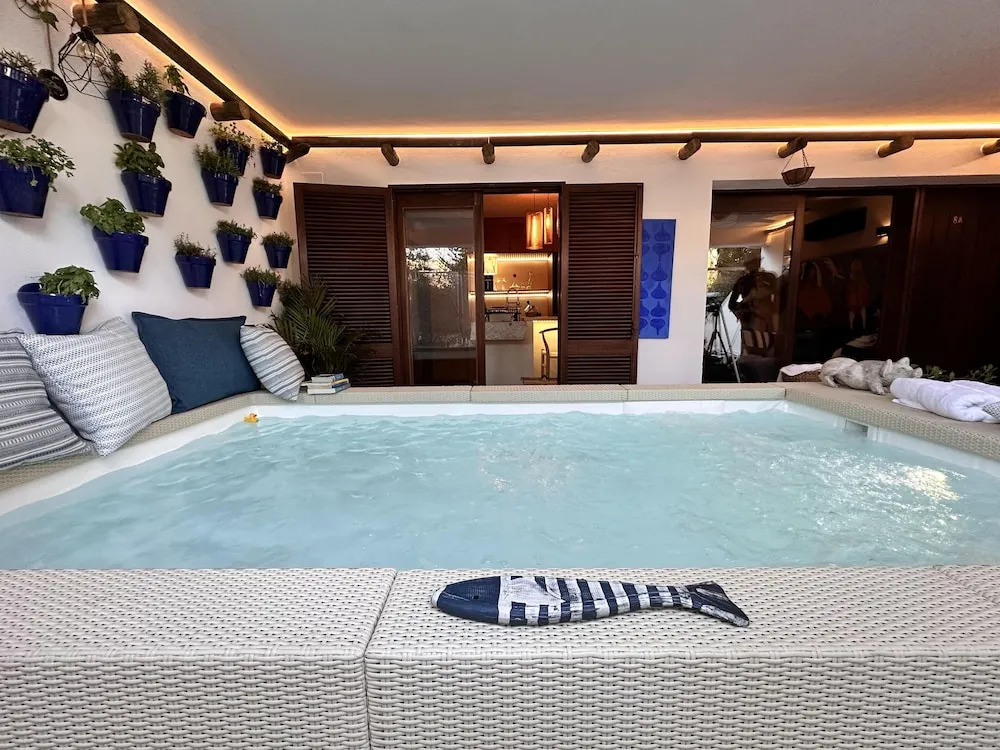 3bed Apartment- Garden, Private Pool, Free Parking